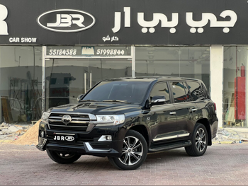 Toyota  Land Cruiser  VXR  2020  Automatic  114,000 Km  8 Cylinder  Four Wheel Drive (4WD)  SUV  Black