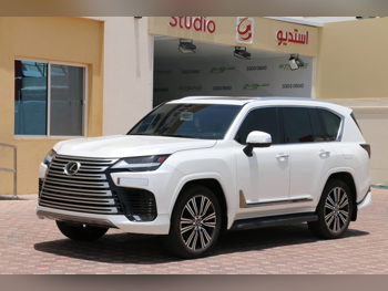 Lexus  LX  600 Luxury  2024  Automatic  40,000 Km  6 Cylinder  Four Wheel Drive (4WD)  SUV  White  With Warranty
