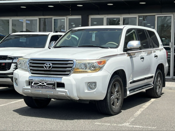 Toyota  Land Cruiser  GXR  2015  Automatic  221,000 Km  8 Cylinder  Four Wheel Drive (4WD)  SUV  White