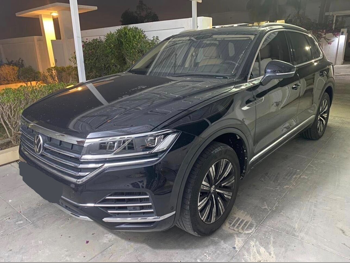 Volkswagen  Touareg  Comfort Line  2022  Automatic  58,000 Km  6 Cylinder  Four Wheel Drive (4WD)  SUV  Black