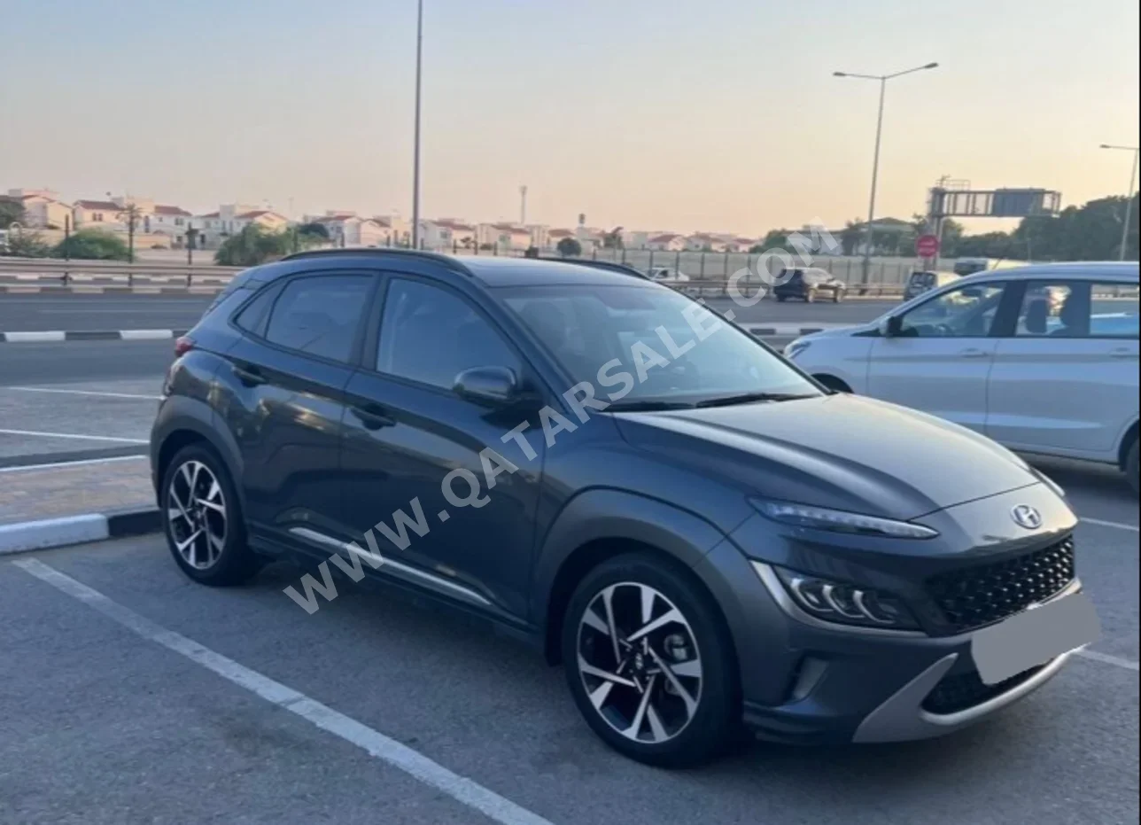 هيونداي  كونا  ان لاين  2022  اوتوماتيك  63,000 كم  4 سلندر  سحب امامي  هاتشباك  رمادي