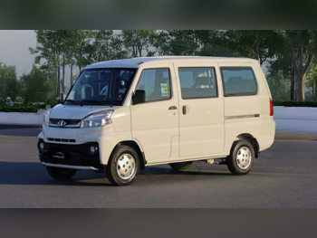 CMC Veryca 2025 Manual 0 Km 4 Cylinder Rear Wheel Drive (RWD) Van / Bus White