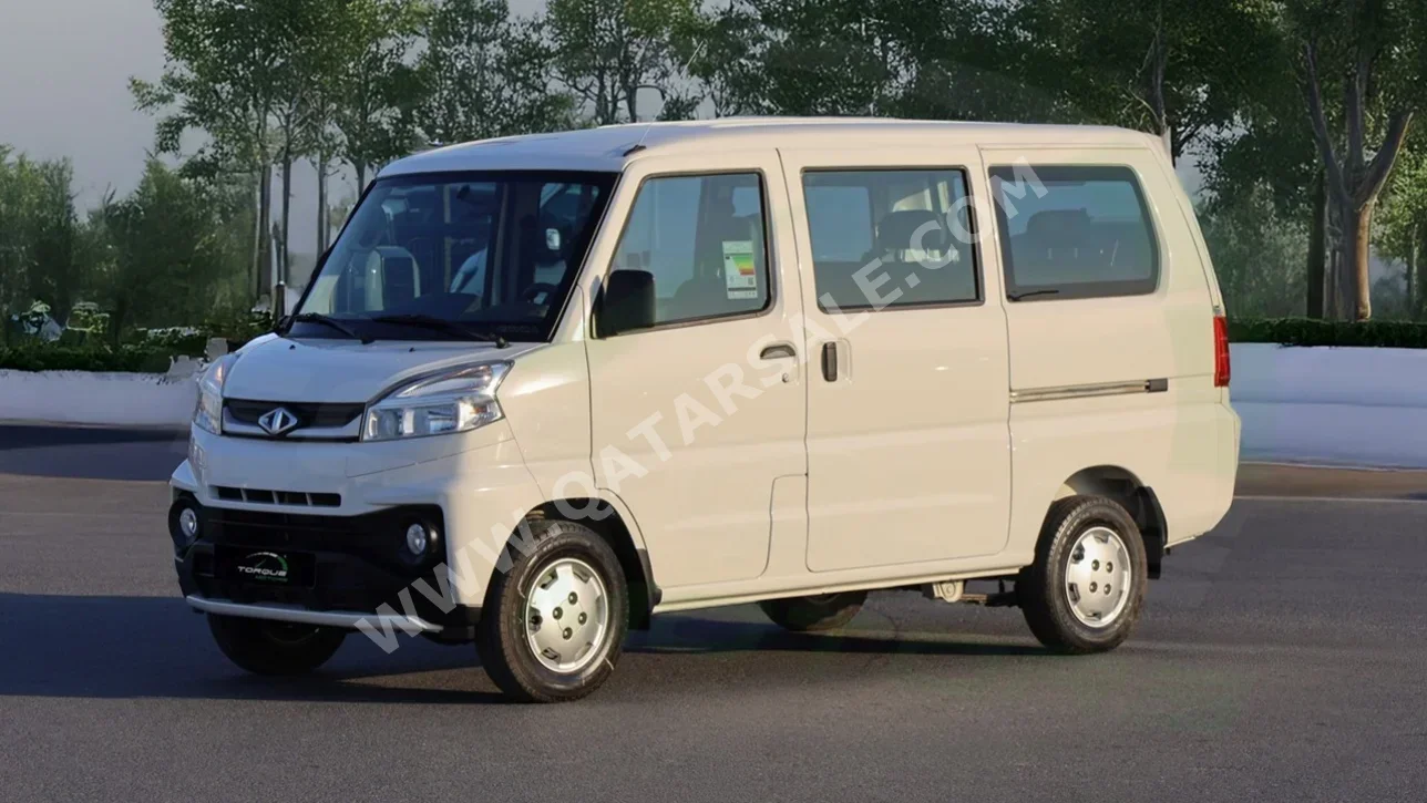 CMC Veryca 2025 Manual 0 Km 4 Cylinder Rear Wheel Drive (RWD) Van / Bus White