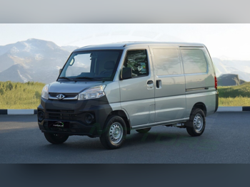 CMC Veryca 2025 Manual 0 Km 4 Cylinder Rear Wheel Drive (RWD) Van / Bus Silver