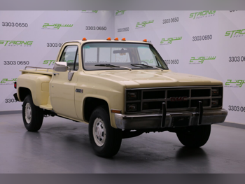 GMC  Sierra  Classic  1982  Manual  200,000 Km  8 Cylinder  Rear Wheel Drive (RWD)  Pick Up  Beige