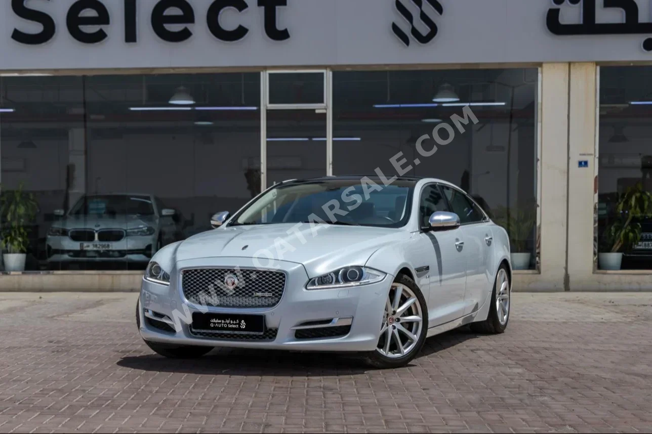 Jaguar  XJL  premium luxury  2016  Automatic  103,000 Km  6 Cylinder  All Wheel Drive (AWD)  Sedan  White