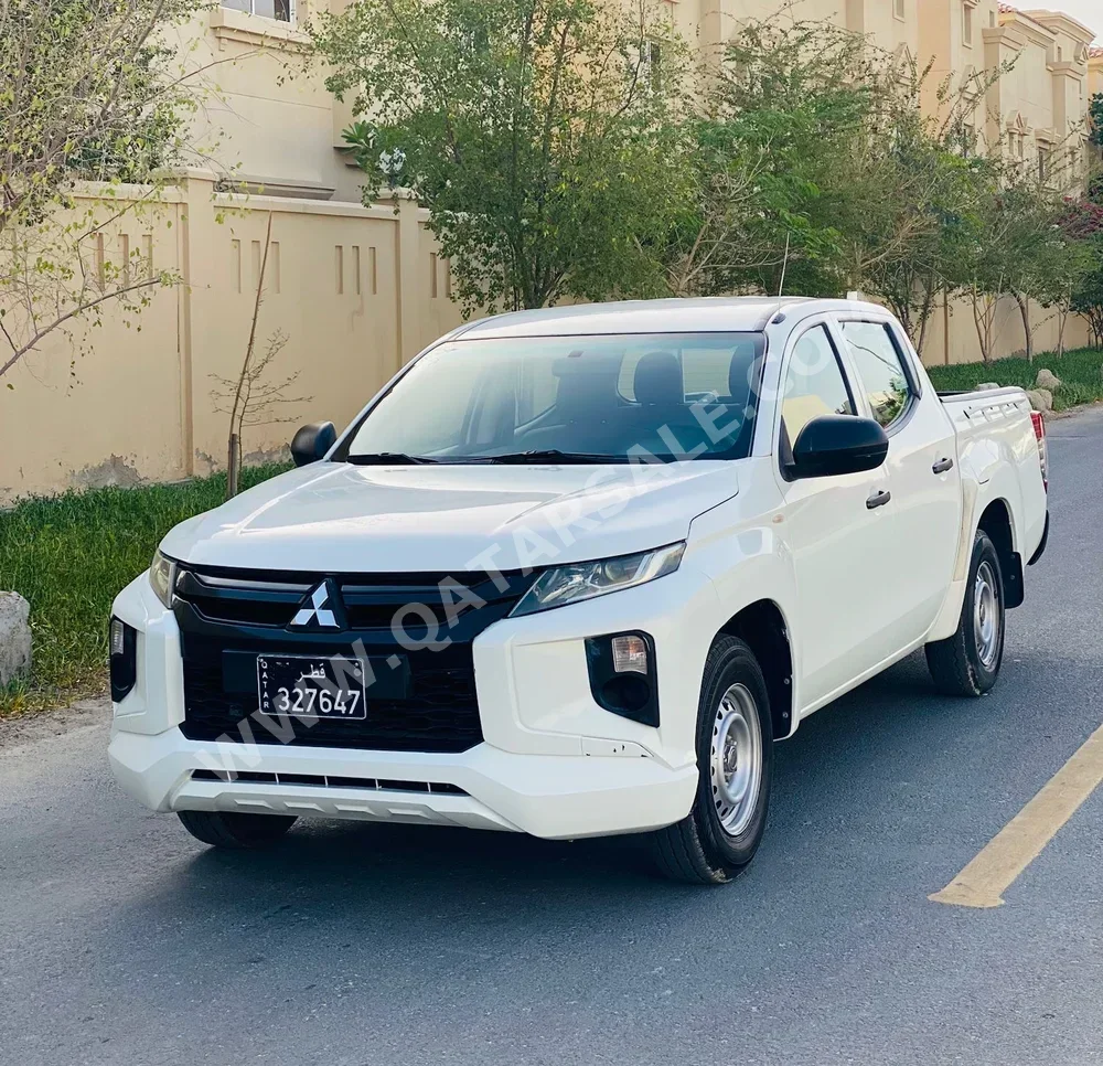 ميتسوبيشي ال 200 2021 عادي 250,000 كم 4 سلندر دفع خلفي بيكب أبيض
