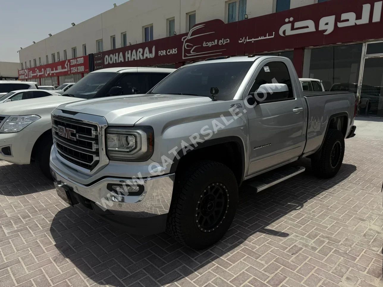 GMC  Sierra  SLE  2016  Automatic  273,000 Km  8 Cylinder  Four Wheel Drive (4WD)  Pick Up  Silver