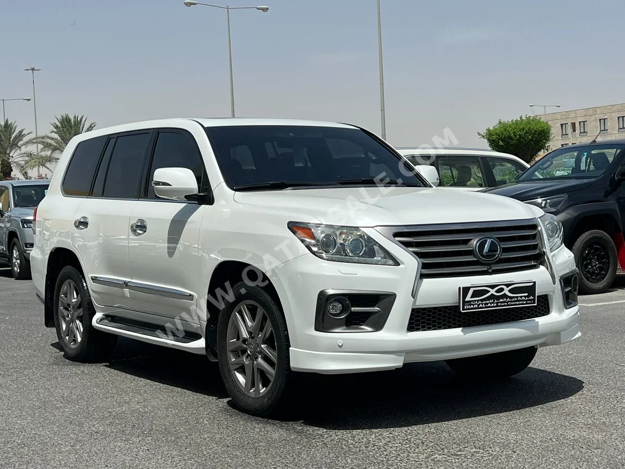 Lexus  LX  570 S  2014  Automatic  191,000 Km  8 Cylinder  Four Wheel Drive (4WD)  SUV  White
