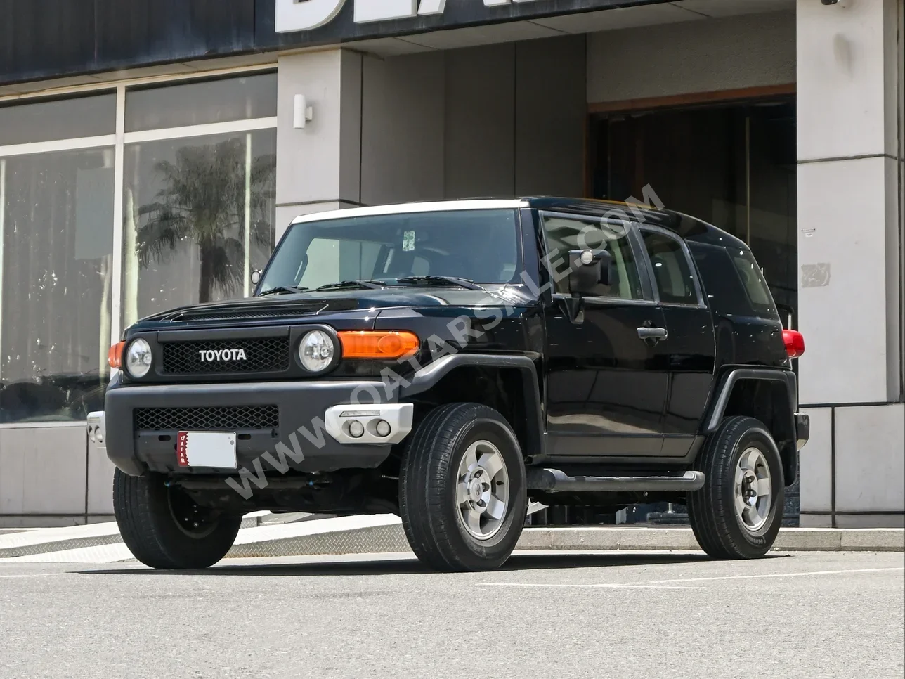 Toyota  FJ Cruiser  2014  Automatic  347,000 Km  6 Cylinder  Four Wheel Drive (4WD)  SUV  Black