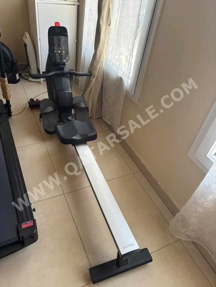 أجهزة اللياقة البدنية - جهاز تجديف  - دوميوس