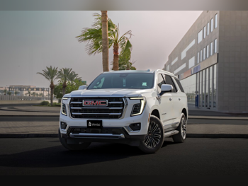 GMC  Yukon  Elevation  2025  Automatic  21,000 Km  8 Cylinder  Four Wheel Drive (4WD)  SUV  White and Black  With Warranty