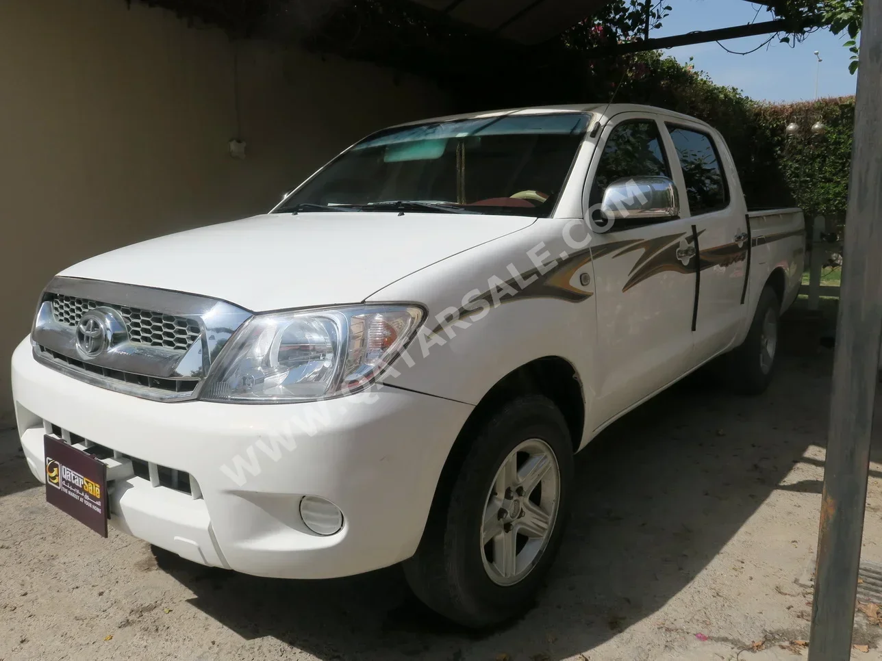 Toyota Hilux 2010 Automatic 320,000 Km 4 Cylinder Four Wheel Drive (4WD) Pick Up White