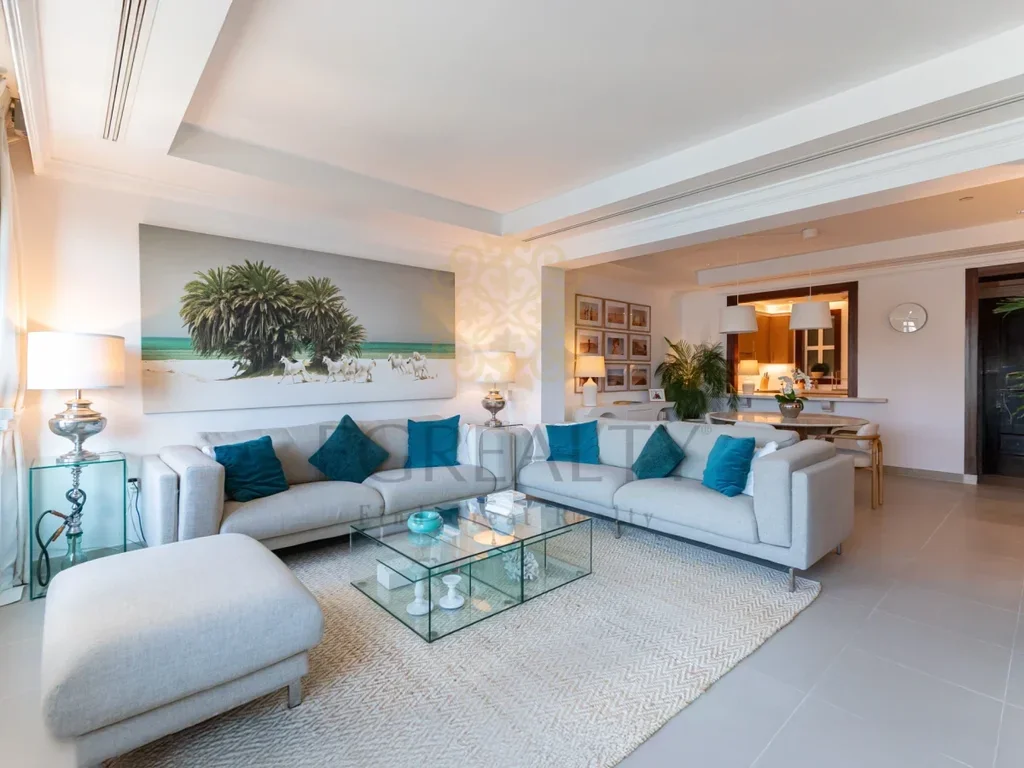 Townhouse - Semi Furnished - Doha - The Pearl - 1 Bedrooms