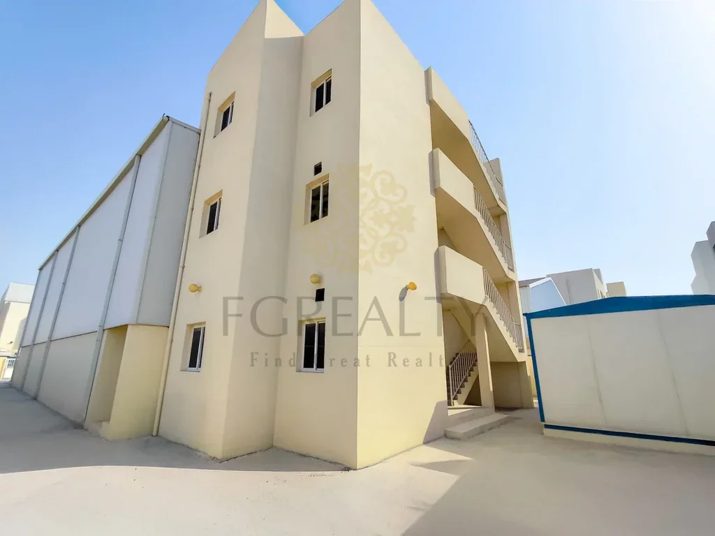 Warehouses & Stores - Al Wakrah  - Wadi Aba Seleel  -Area Size: 1000 Square Meter