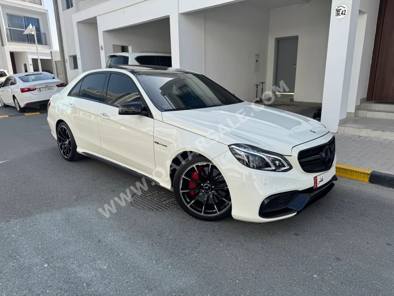 مرسيدس - بنز اي - كلاس 63 AMG 2010 اوتوماتيك 168,000 كم 8 سلندر دفع خلفي سيدان أبيض