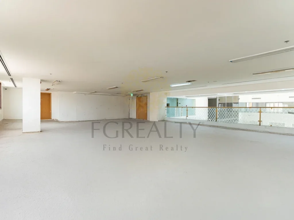 Commercial Shops - Not Furnished  For Rent  - Doha  - Al Sadd