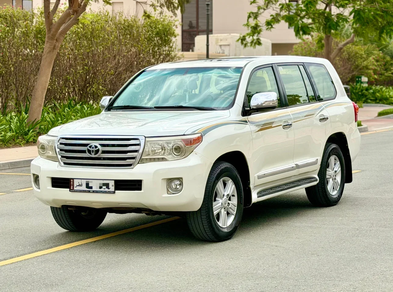 Toyota Land Cruiser VXR 2014 Automatic 300,000 Km 8 Cylinder Four Wheel Drive (4WD) SUV White