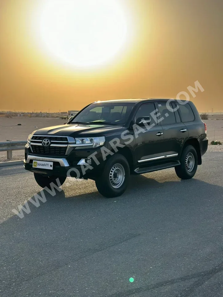 Toyota Land Cruiser GXR 2018 Automatic 268,000 Km 8 Cylinder Four Wheel Drive (4WD) SUV Black