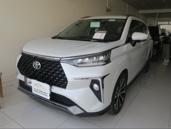 Toyota  Veloz  2023  Automatic  86,000 Km  4 Cylinder  Front Wheel Drive (FWD)  SUV  White