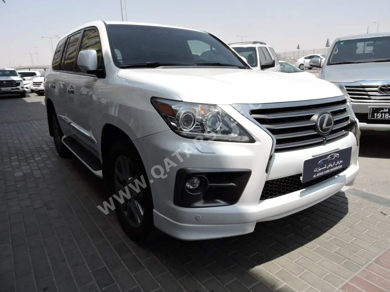 لكزس  ال اكس  570  2015  اوتوماتيك  135,000 كم  8 سلندر  دفع رباعي  اس يو في  أبيض