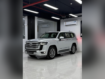 Toyota  Land Cruiser  GXR Twin Turbo  2025  Automatic  33,000 Km  6 Cylinder  Four Wheel Drive (4WD)  SUV  Silver  With Warranty