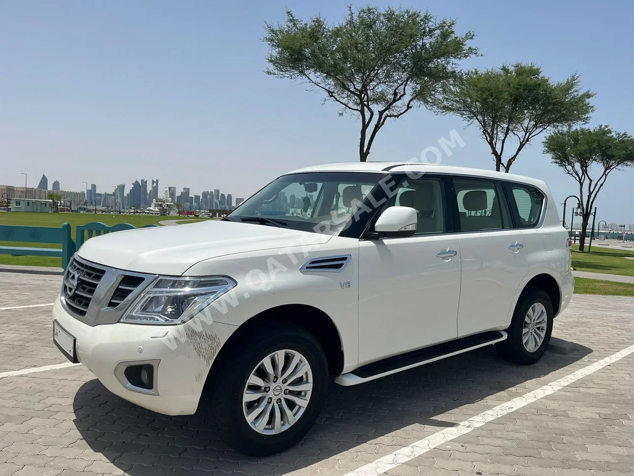 Nissan  Patrol  SE  2015  Automatic  331,000 Km  8 Cylinder  Four Wheel Drive (4WD)  SUV  White
