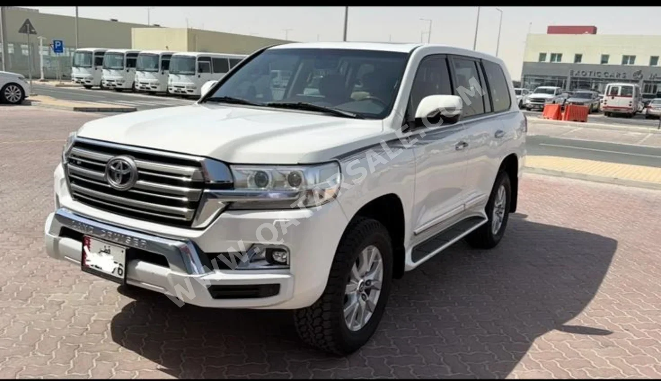 Toyota  Land Cruiser  GXR  2018  Automatic  240,000 Km  8 Cylinder  Four Wheel Drive (4WD)  SUV  White