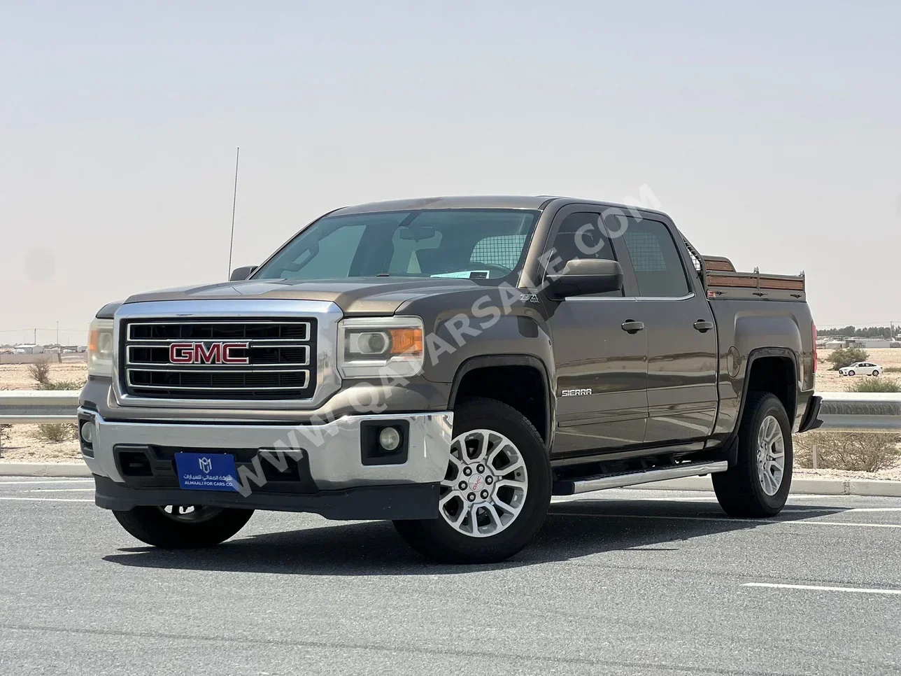 GMC  Sierra  SLE  2014  Automatic  180,000 Km  8 Cylinder  Four Wheel Drive (4WD)  Pick Up  Light Brown