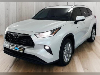 Toyota  Highlander  Limited  2025  Automatic  5,200 Km  4 Cylinder  All Wheel Drive (AWD)  SUV  Pearl  With Warranty