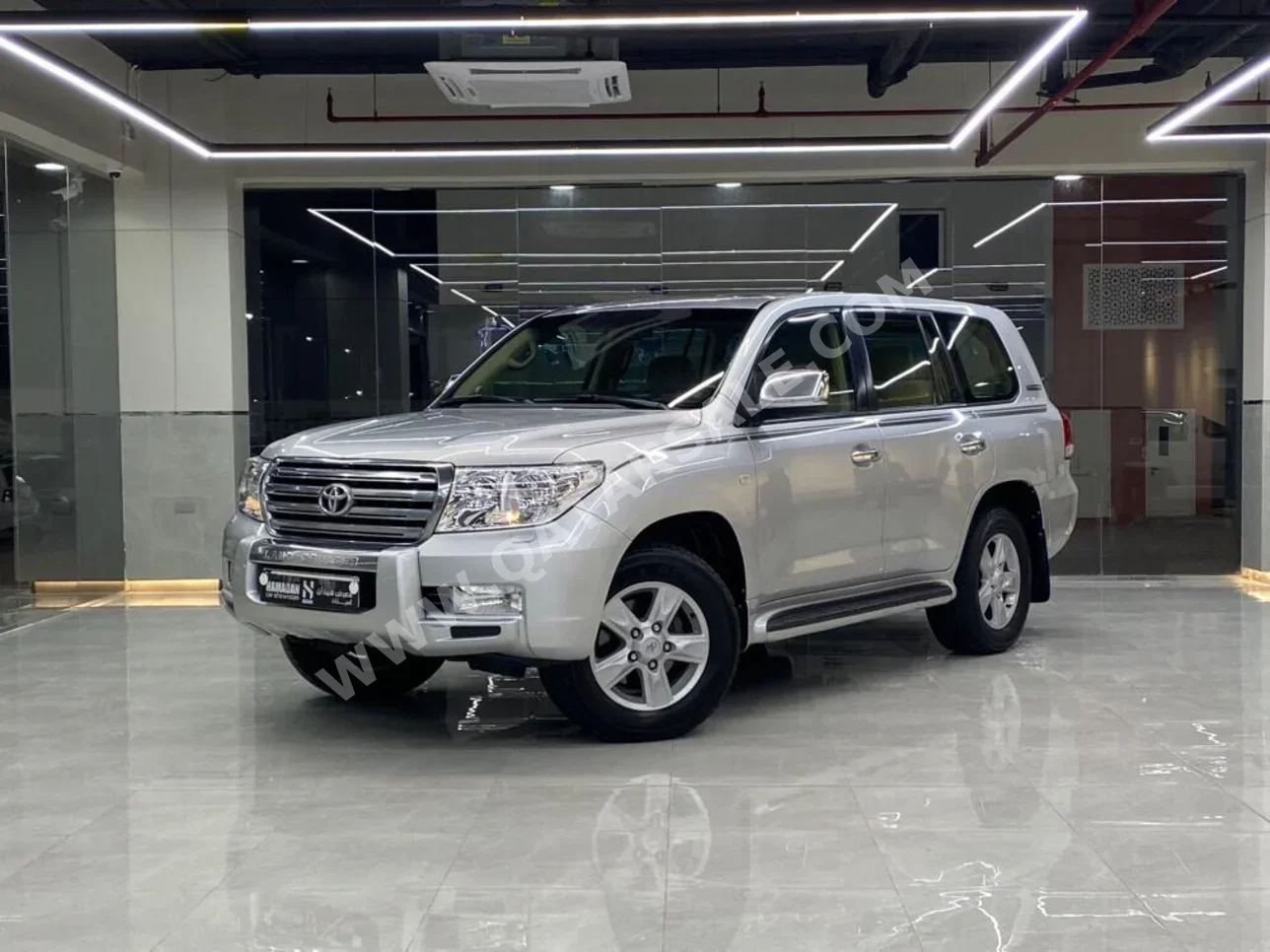 Toyota  Land Cruiser  VXR  2011  Automatic  377,000 Km  8 Cylinder  Four Wheel Drive (4WD)  SUV  Silver