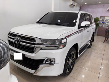 Toyota  Land Cruiser  GXR  2021  Automatic  154,000 Km  8 Cylinder  Four Wheel Drive (4WD)  SUV  White