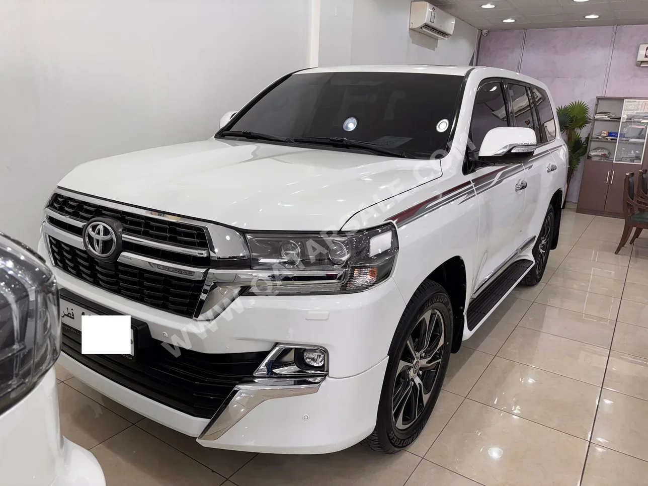 Toyota  Land Cruiser  GXR  2021  Automatic  154,000 Km  8 Cylinder  Four Wheel Drive (4WD)  SUV  White