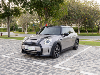 Mini  Cooper  S  2024  Automatic  20,200 Km  4 Cylinder  Front Wheel Drive (FWD)  Hatchback  Gray  With Warranty