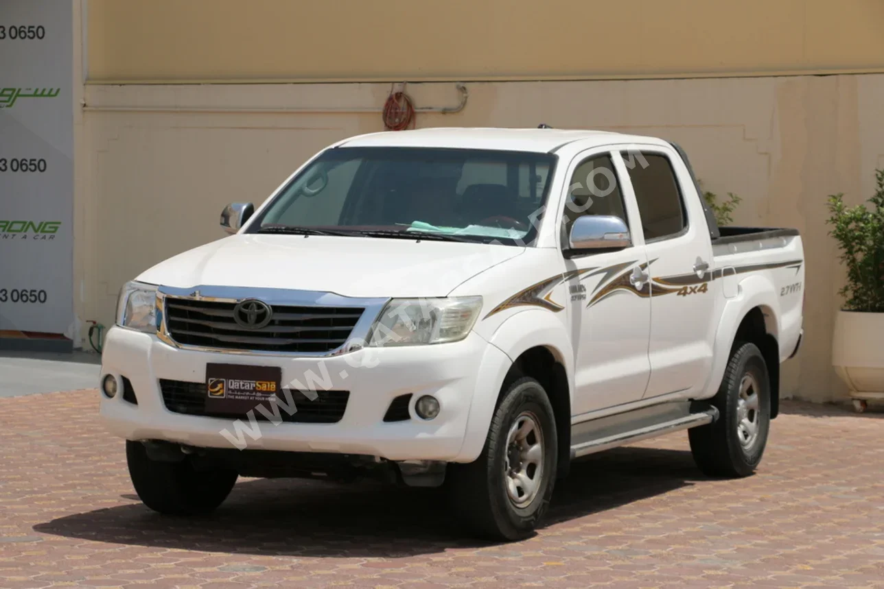 Toyota  Hilux  2015  Manual  380,000 Km  4 Cylinder  Four Wheel Drive (4WD)  Pick Up  White