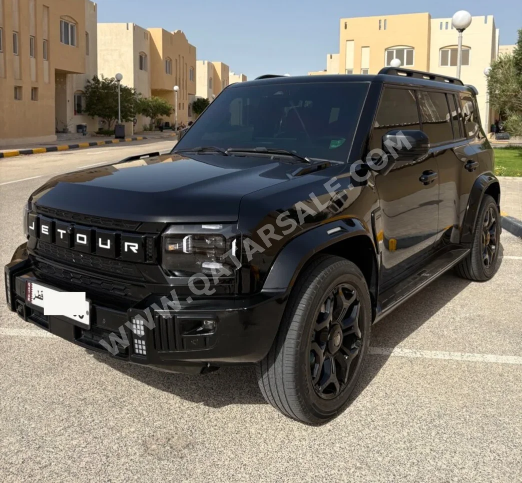 Jetour  T2  Luxury  2025  Automatic  48,000 Km  4 Cylinder  Four Wheel Drive (4WD)  SUV  Black  With Warranty