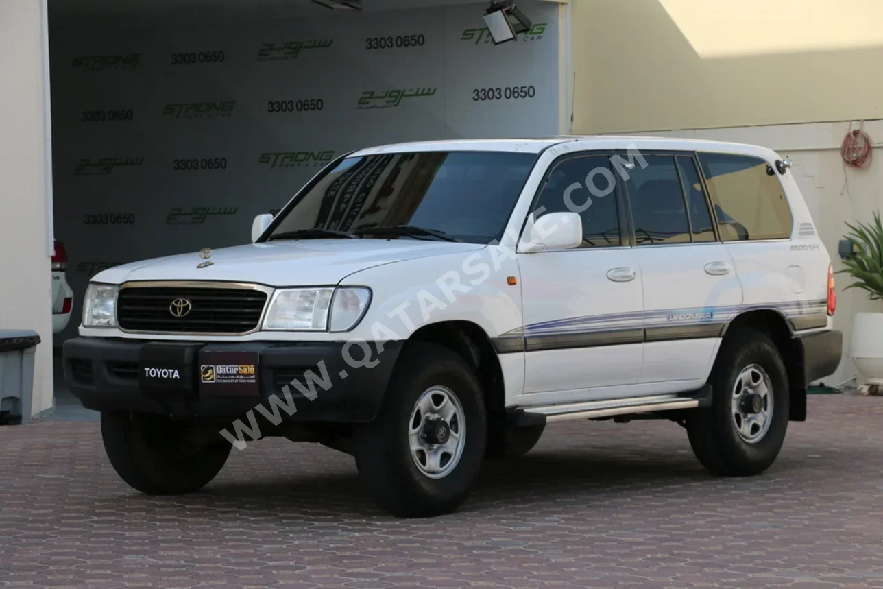 Toyota  Land Cruiser  GXR  1999  Manual  600,000 Km  6 Cylinder  Four Wheel Drive (4WD)  SUV  White