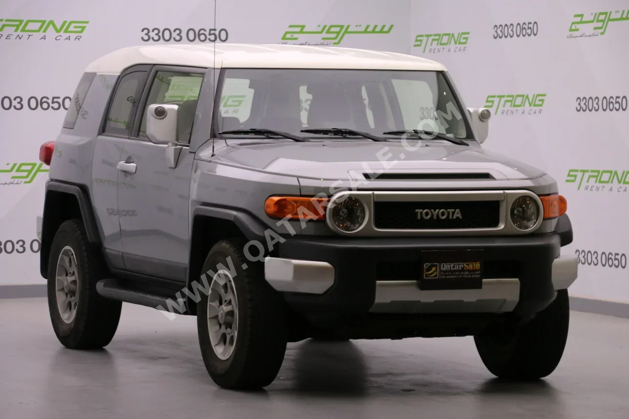 Toyota  FJ Cruiser  2013  Automatic  219,000 Km  6 Cylinder  Four Wheel Drive (4WD)  SUV  Gray