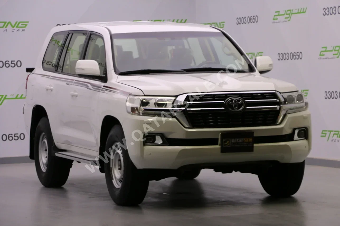 Toyota  Land Cruiser  GXR  2016  Automatic  224,000 Km  6 Cylinder  Four Wheel Drive (4WD)  SUV  White