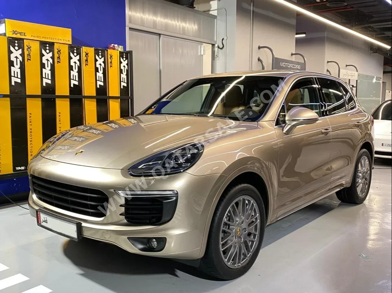 Porsche  Cayenne  2016  Automatic  85,000 Km  6 Cylinder  Four Wheel Drive (4WD)  SUV  Gold