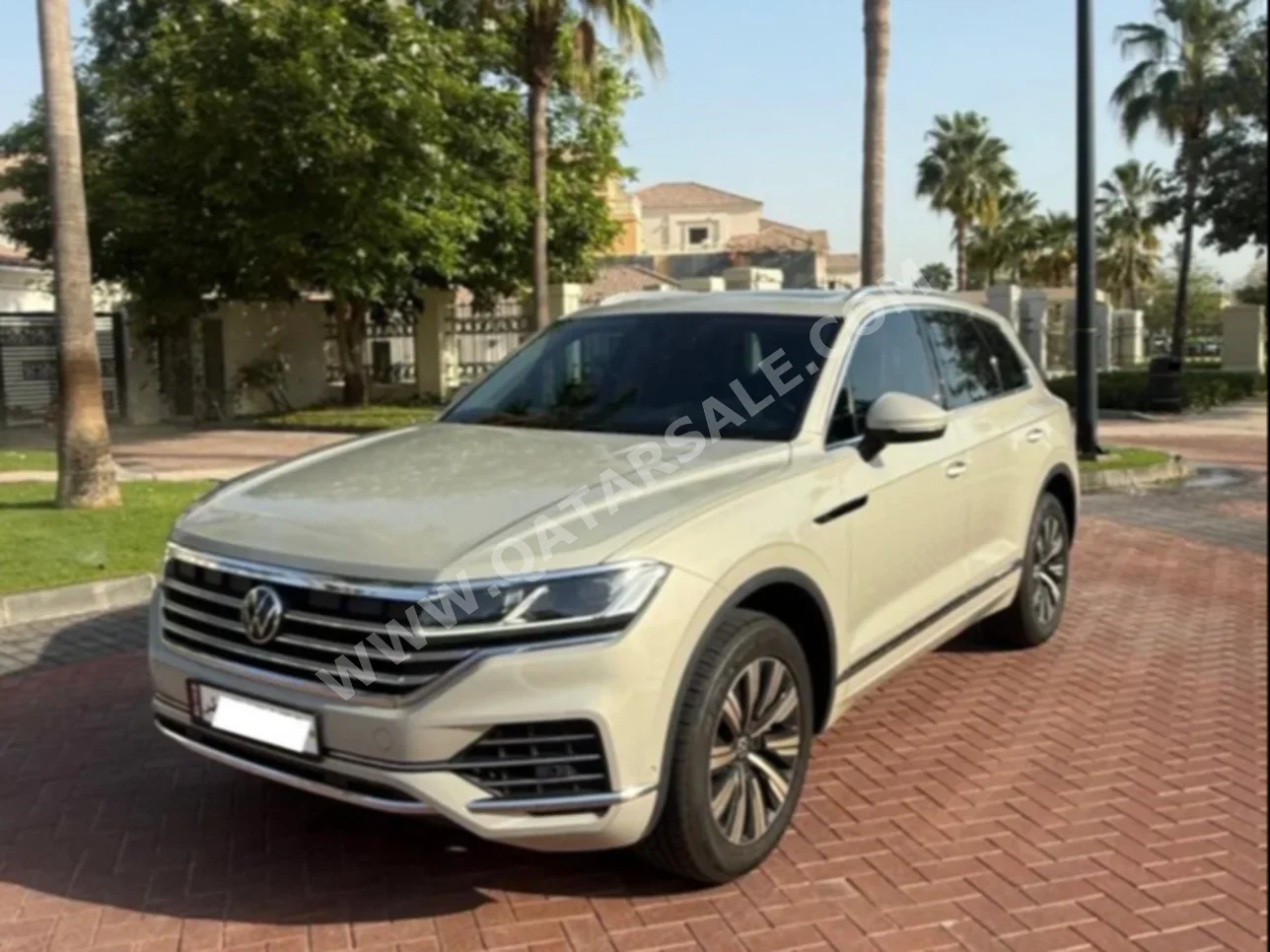 Volkswagen Touareg Comfort Line 2023 Automatic 55,700 Km 6 Cylinder All Wheel Drive (AWD) SUV Beige Metalic With Warranty