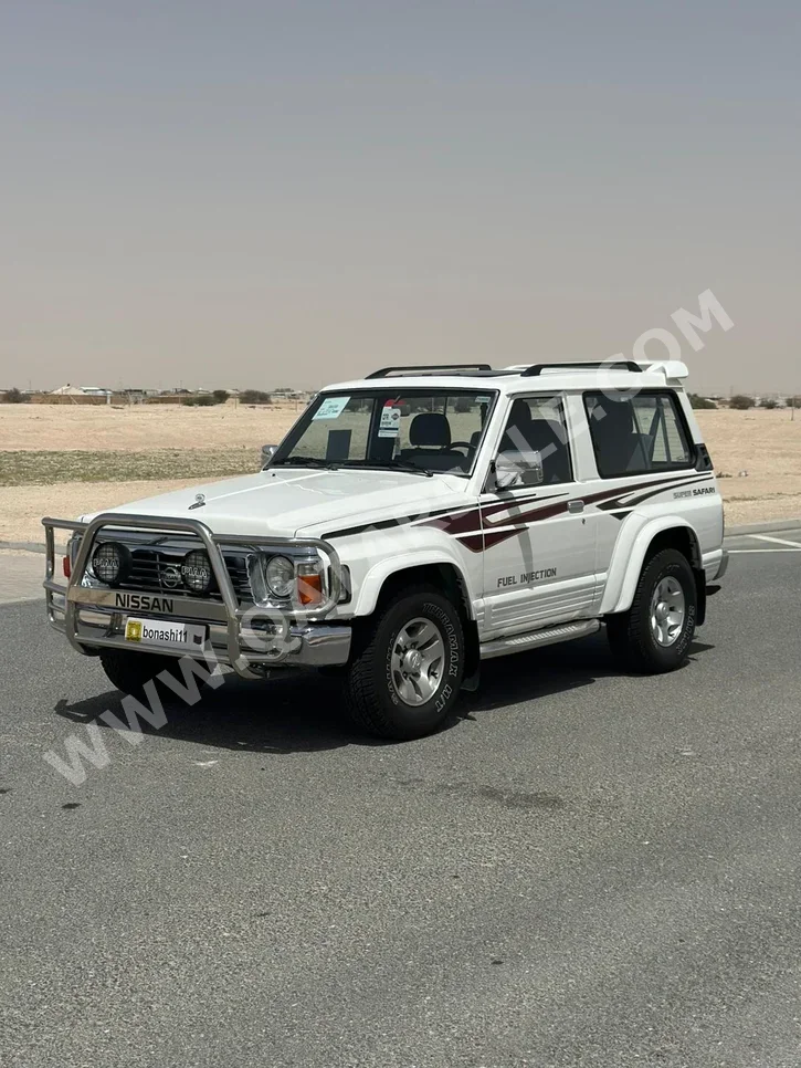 نيسان  باترول  سوبر سفاري  1997  عادي  260,000 كم  6 سلندر  دفع رباعي  اس يو في  أبيض