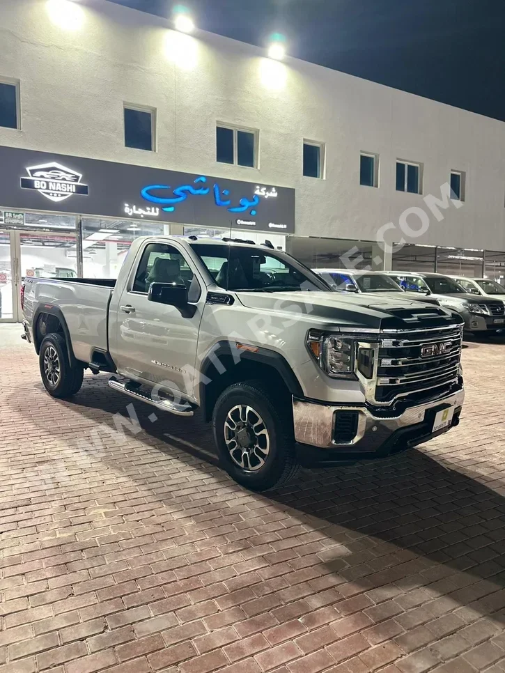 جي ام سي  سييرا  2500 HD  2023  اوتوماتيك  100,000 كم  8 سلندر  دفع رباعي  بيكب  فضي