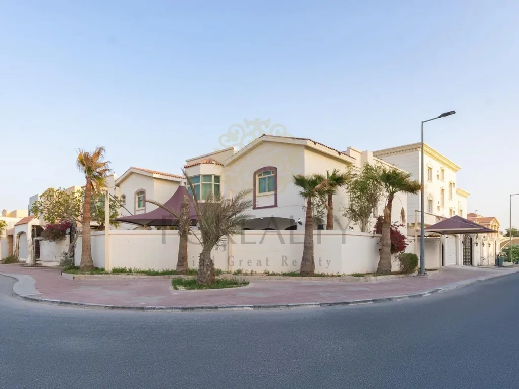 Family Residential - Not Furnished - Doha - Nuaija - 5 Bedrooms