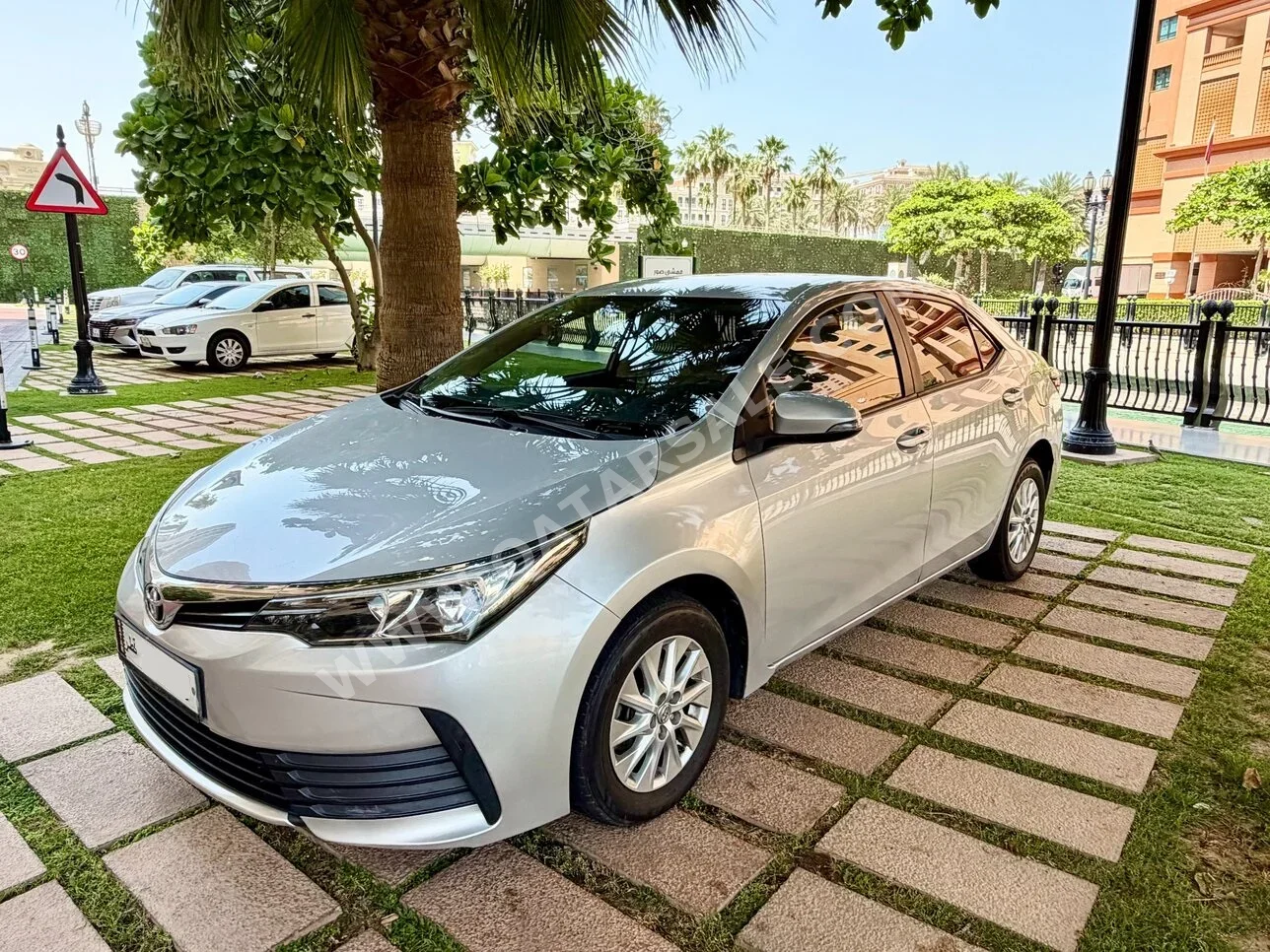 Toyota  Corolla  XLI  2017  Automatic  271,000 Km  4 Cylinder  Front Wheel Drive (FWD)  Sedan  Silver