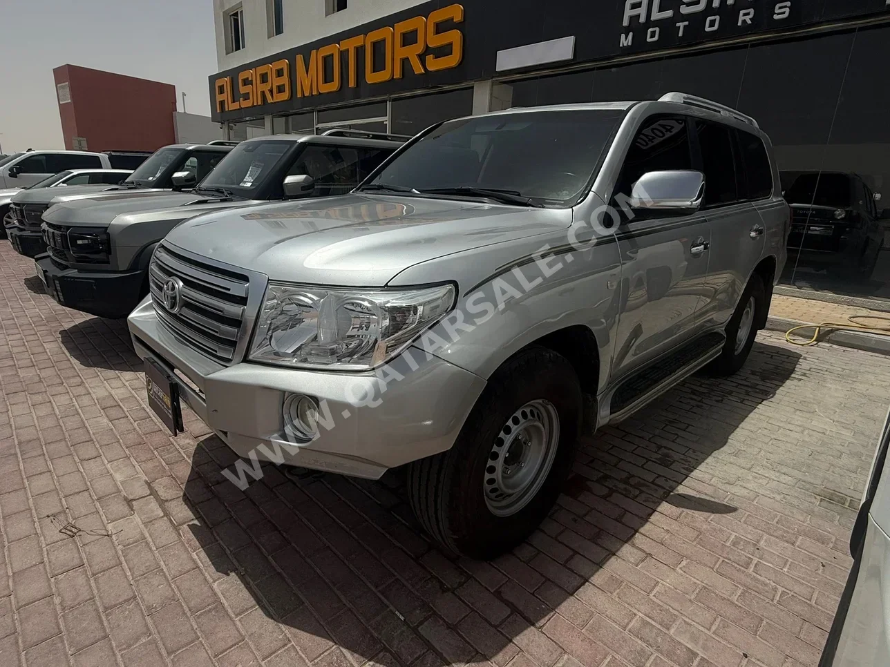 Toyota  Land Cruiser  VXR  2009  Automatic  550,000 Km  8 Cylinder  Four Wheel Drive (4WD)  SUV  Silver