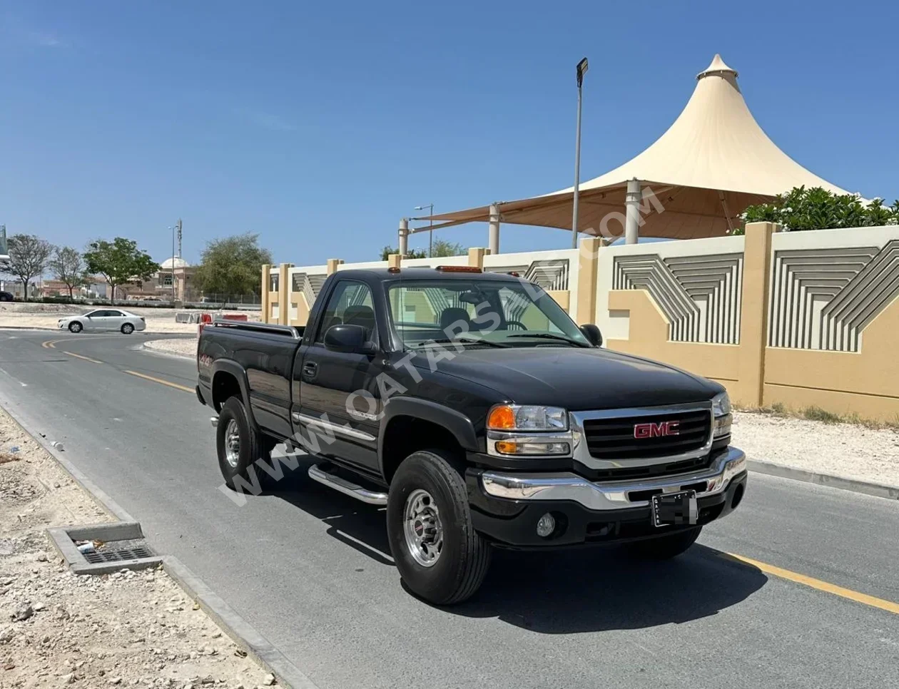 GMC  Sierra  2500 HD  2006  Automatic  200,000 Km  8 Cylinder  Four Wheel Drive (4WD)  Pick Up  Black