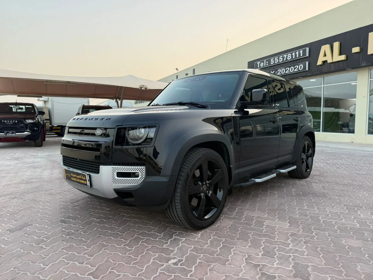 Land Rover  Defender  110 SE  2023  Automatic  900 Km  6 Cylinder  Four Wheel Drive (4WD)  SUV  Black  With Warranty