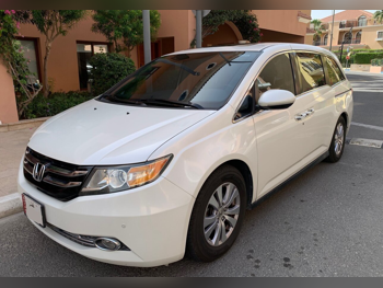 Honda Odyssey Touring 2014 Automatic 203,586 Km 6 Cylinder Front Wheel Drive (FWD) Van / Bus Pearl