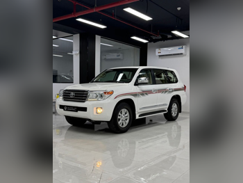 Toyota  Land Cruiser  GXR  2013  Automatic  338,000 Km  8 Cylinder  Four Wheel Drive (4WD)  SUV  White